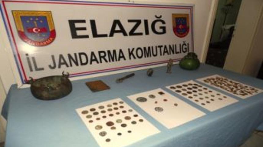 227 parça esere el konuldu