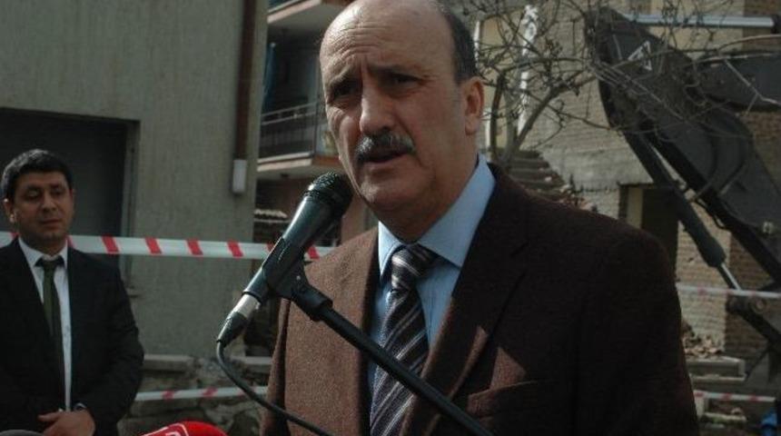 Elazığ'da İki Binanın Yıkımı Ger&ccedil;ekleştirildi