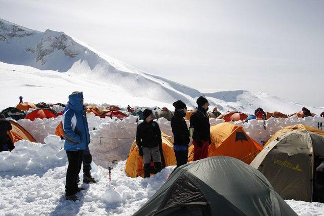 Gençlerden Ata’ya Bağlılık Tırmanışı