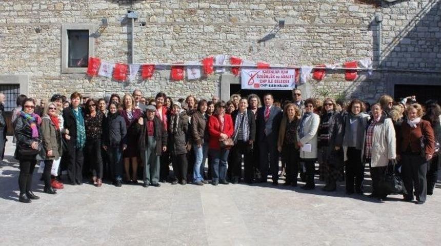Chp Urla Kadın Kolları, Resim Ve Seramik Sergisi A&ccedil;tı