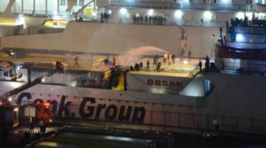 Gemideki TIR'da &Ccedil;ıkan Yangın Korkuttu