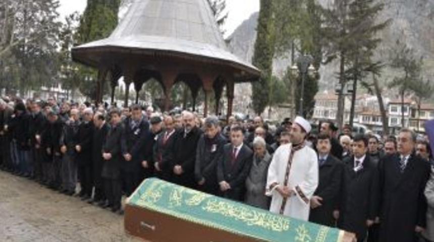 Gazeteci L&uuml;tf&uuml; Akcan, Memleketi Amasya&rsquo;da Toprağa Verildi