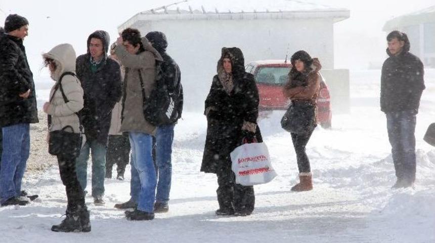 Erzurum'da Okullara Kar Tatili