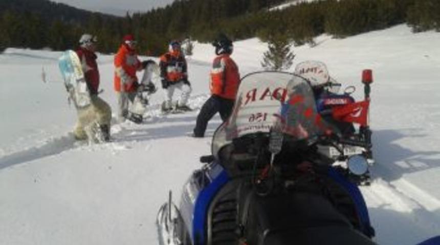 Sarıkamış Bayraktepe&rsquo;de Kaybolan 3 Kişi Kısa S&uuml;rede Jak Tarafından Bulundu