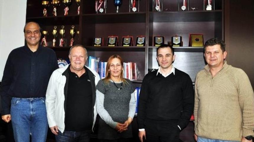 Y&uuml;zme Federasyonu Başkanı Ziyaretlerde Bulundu