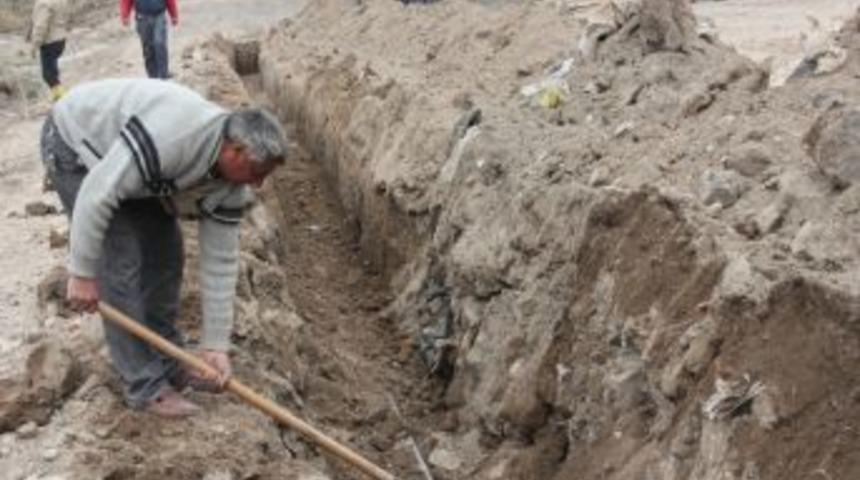 Mehmet Akif Ersoy Mahallesinde Kanalizasyon Şebeke Hattı D&ouml;şendi