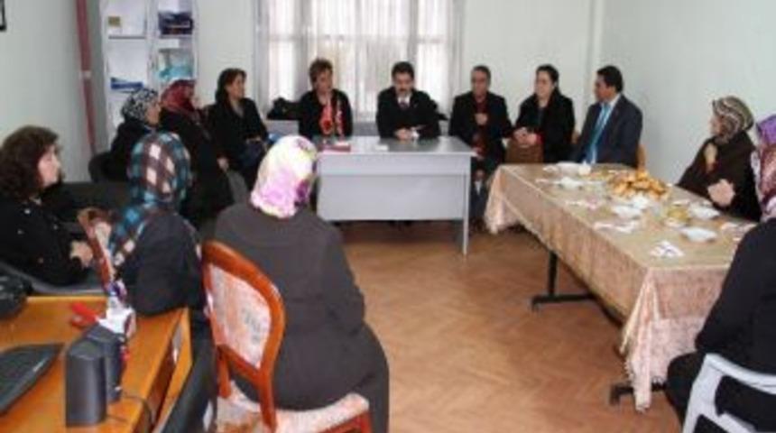 Başkan &Ccedil;akır Kadın Meclisini Ziyaret Etti