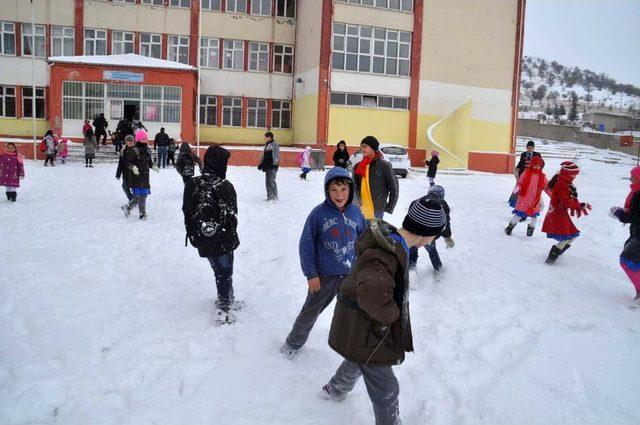 Yozgat’ta Kar Yağışı Kenti Beyaza Bürüdü