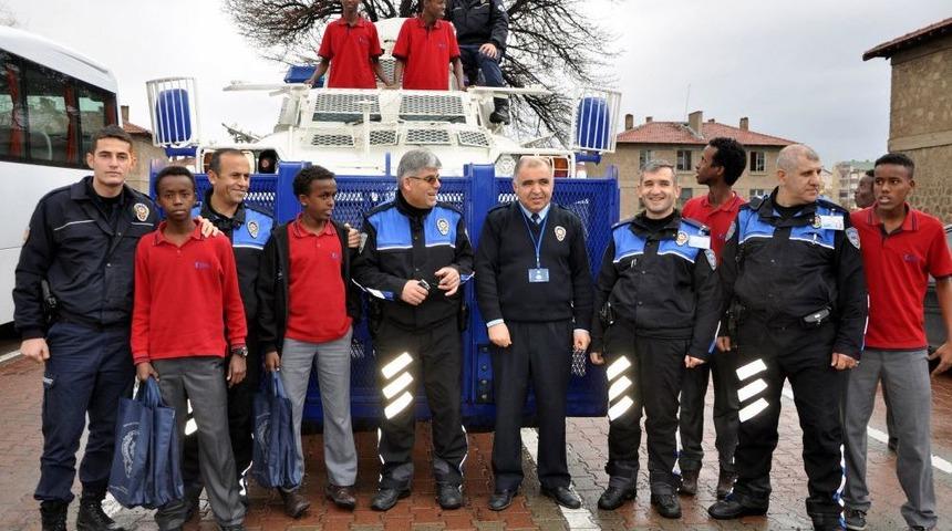 Kayseri Polisi Afrikalı Öğrencileri Ağırladı