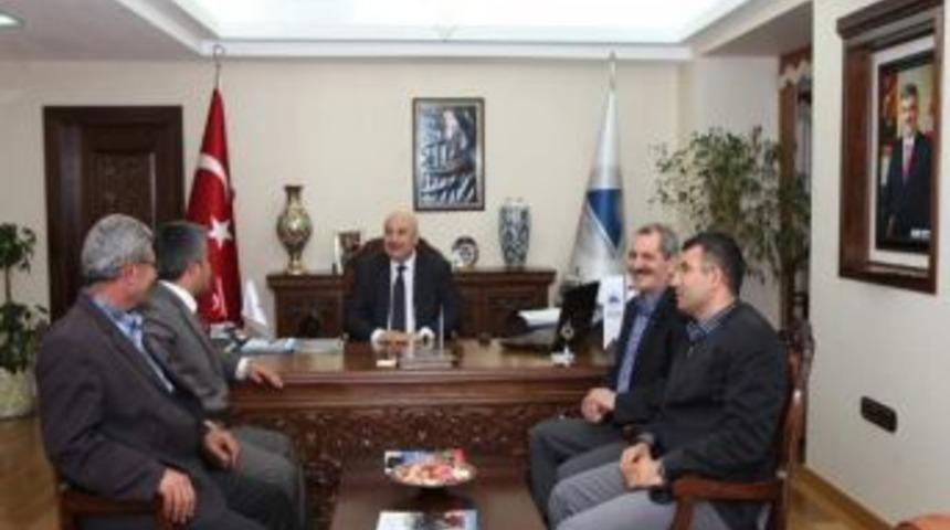 İzol Derneği&rsquo;nden Rekt&ouml;r G&ouml;n&uuml;ll&uuml;&rsquo;ye Ziyaret