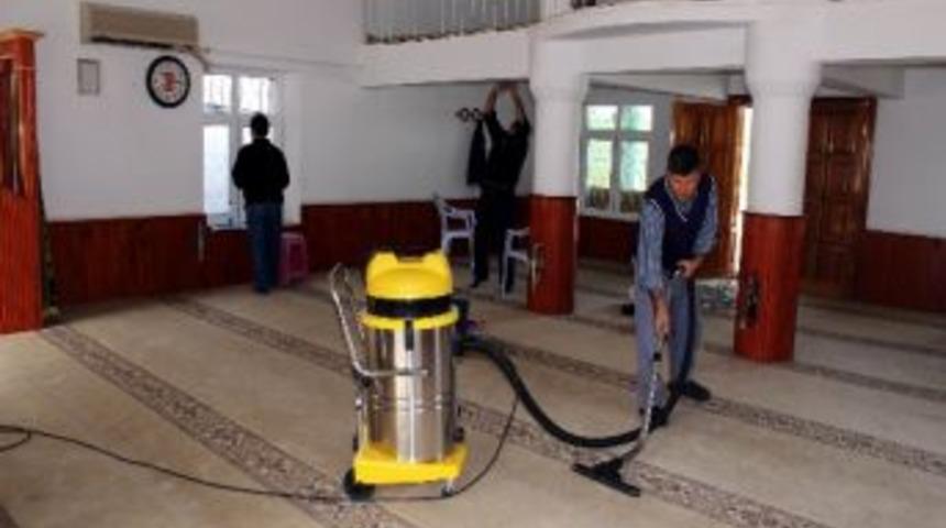 Sarı&ccedil;am'da Cami Temizlik Ekibi Oluşturuldu