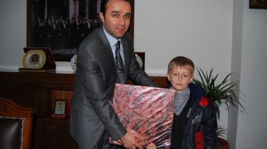 Kaymakam Erkan&rsquo;dan &Ouml;ğrencilere &Ouml;d&uuml;l