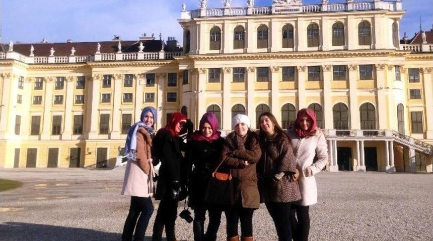 Adanalı &Ouml;ğrenciler Avrupa&rsquo;da