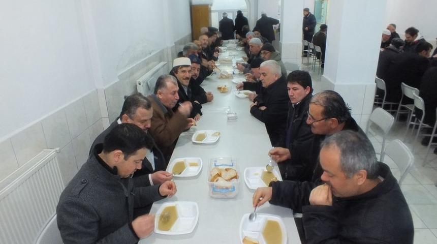 Sabah Namazını Camide Kılan Cemaate Kahvaltı Ikramı