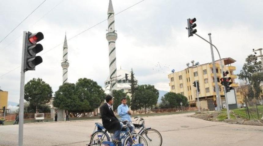 Kadirli Yolundaki Tehlikeli Kavşağa Sinyalizasyon Takıldı