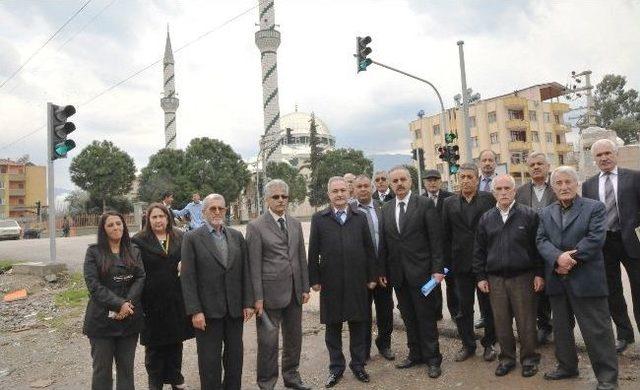 Kadirli Yolundaki Tehlikeli Kavşağa Sinyalizasyon Takıldı