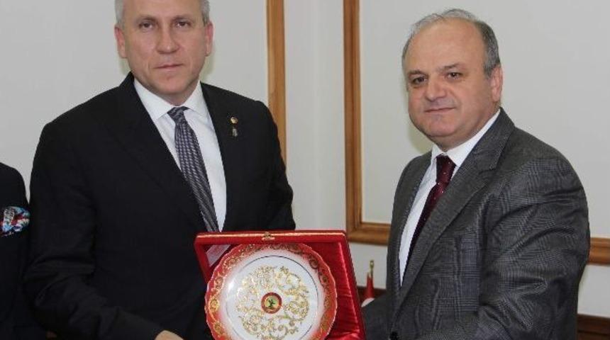 T&uuml;rk-macar İşadamları Derneği Vali &Ccedil;akacak&rsquo;ı Ziyaret Etti