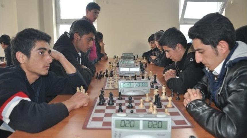 Van&rsquo;da Satran&ccedil; Turnuvası