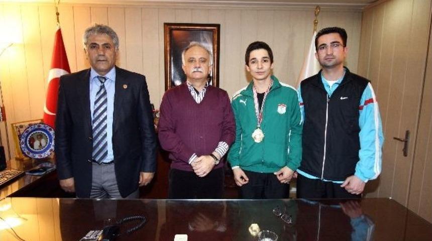 Bayraklı Belediyesi Şampiyonlar Yetiştiriyor