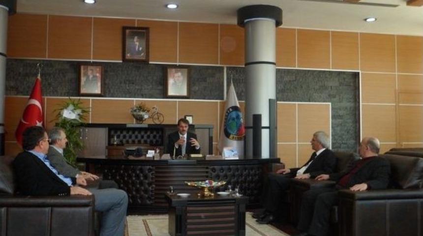 M&uuml;teahhitlerden Serdivan&rsquo;a &Ouml;vg&uuml;