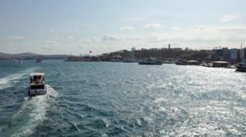 İstanbullular G&uuml;neşli Havada Sahilleri Doldurdu