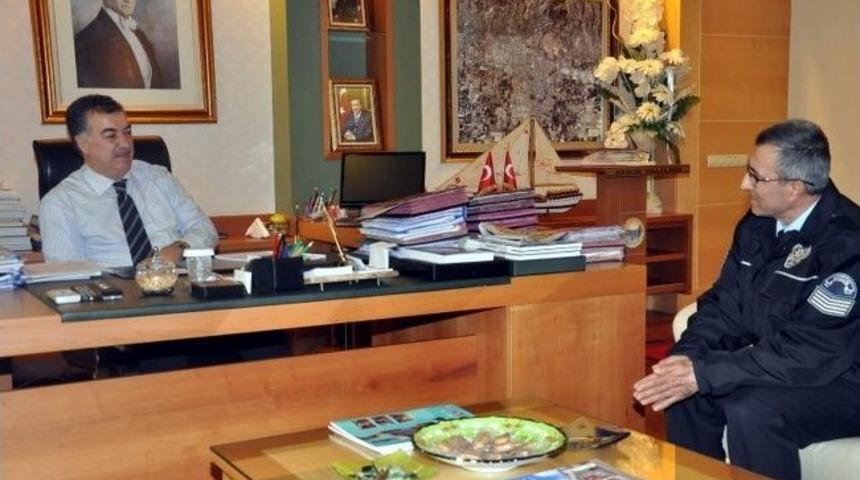 Vali Al&rsquo;dan Ayın Polisine &Ouml;d&uuml;l