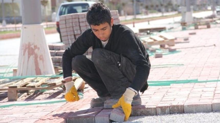 D&ouml;şemealtı&rsquo;nda Kaldırım Ve Bord&uuml;r &Ccedil;alışması Devam Ediyor