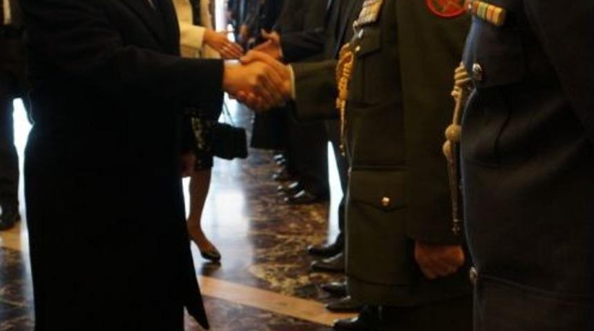 &Uuml;rd&uuml;n Kralı T&ouml;ren Kıtasını T&uuml;rk&ccedil;e 'Merhaba Asker' Diye Selamladı