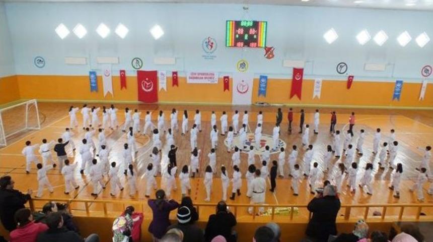 Minik Karateciler Kemer Sınavında Ter D&ouml;kt&uuml;