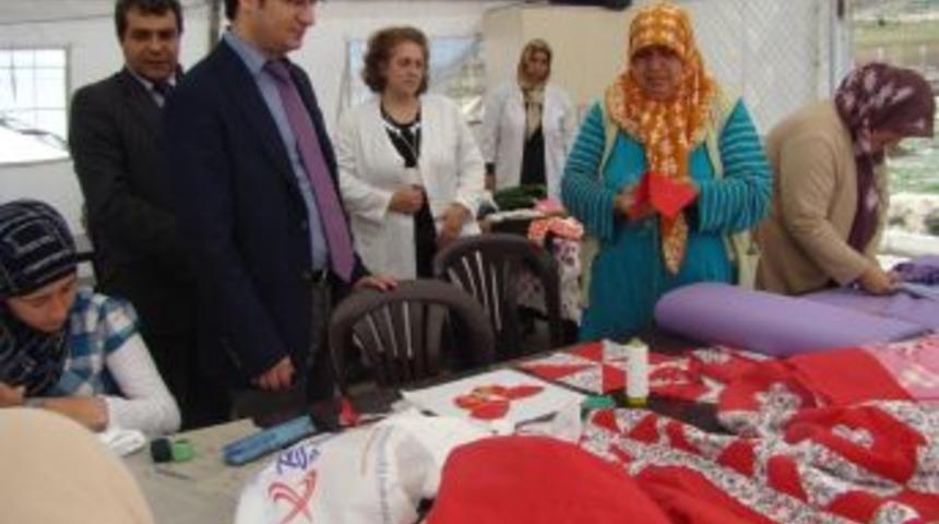 &Ccedil;adırkentte Kalan Suriyelilere Elişi Ve T&uuml;rk&ccedil;e Kursu