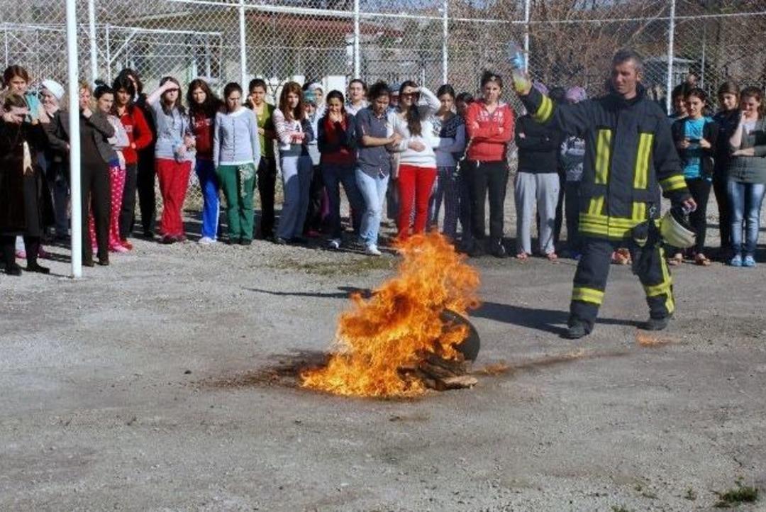 Gediz'deki Yangın Tatbikatı Ger&ccedil;eğini Aratmadı