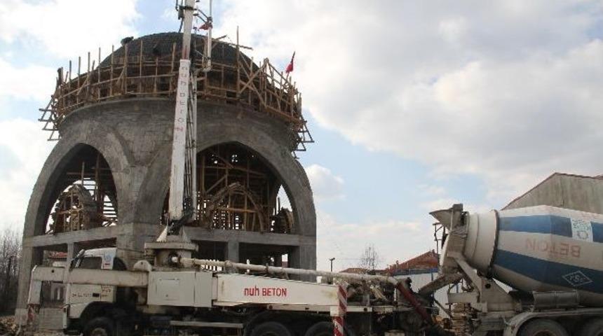 Akşemseddin Camii Yapımı T&uuml;m Hızıyla S&uuml;r&uuml;yor