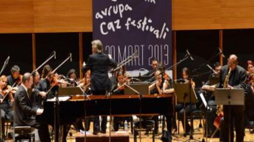 İzmir'de Cazlı G&uuml;nler Başladı