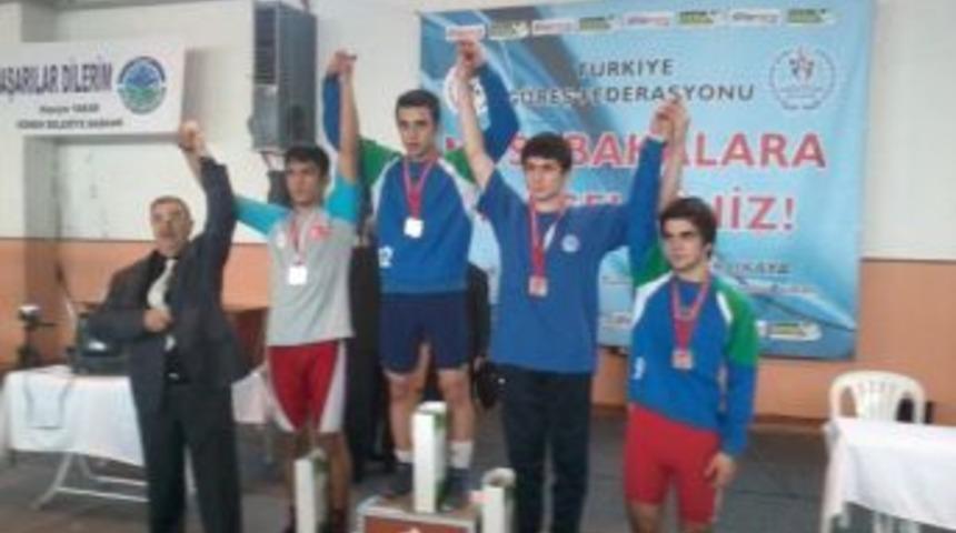 Kağıtspor'lu 8 G&uuml;reş&ccedil;i Finale Kaldı
