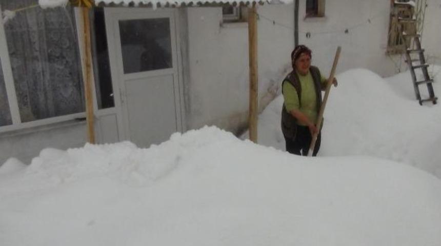 50 Hanelik K&ouml;y Kış Aylarında 6 Haneye D&uuml;ş&uuml;yor