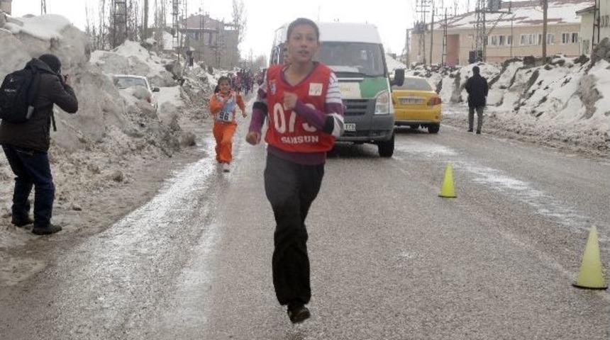 Y&uuml;ksekova&rsquo;da Okullar Arası Kros Yarışması