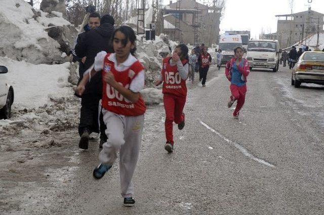 Yüksekova’da Okullar Arası Kros Yarışması