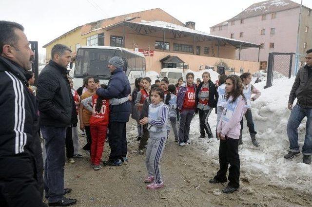 Yüksekova’da Okullar Arası Kros Yarışması