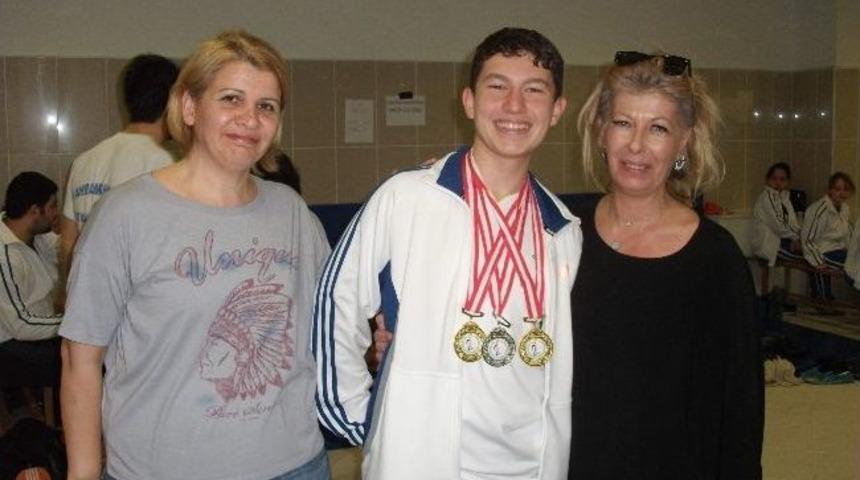 Konyalı Engelli Y&uuml;z&uuml;c&uuml;den T&uuml;rkiye Şampiyonası&rsquo;nda 3 Madalya