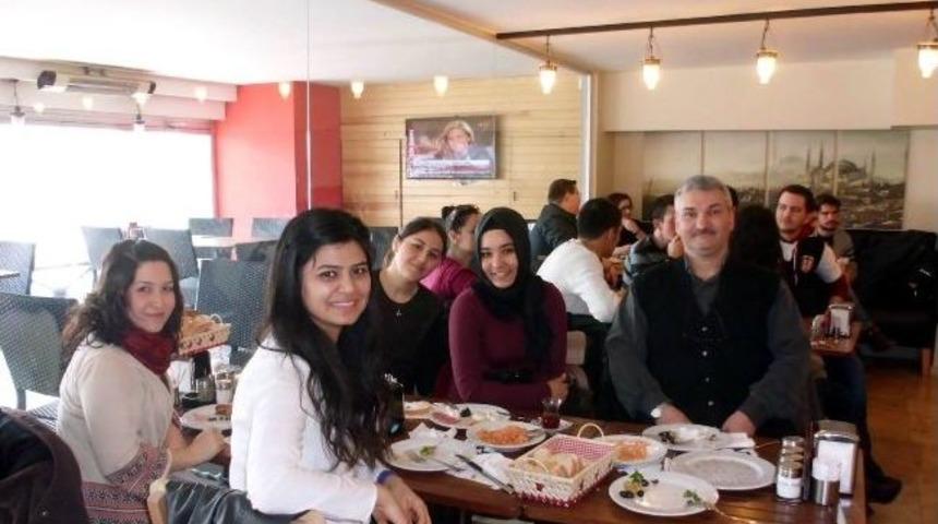 İstanbul'daki Manisalı &Ouml;ğrencilere Kahvaltı Jesti