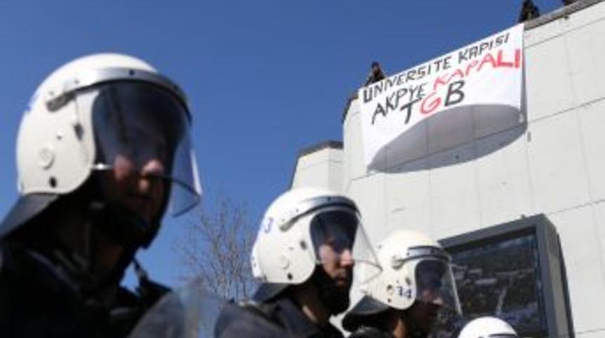 Soylu'nun Panele Katıldığı &Uuml;niversitede Olay &Ccedil;ıkardılar