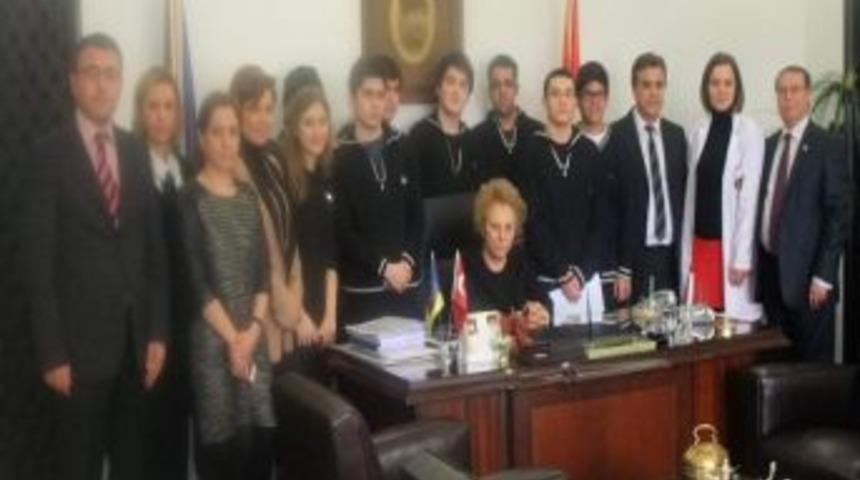 Gaziantep Kolej Vakfı'&rsquo;dan T&uuml;bitak&rsquo;a 5 Bilimsel Proje