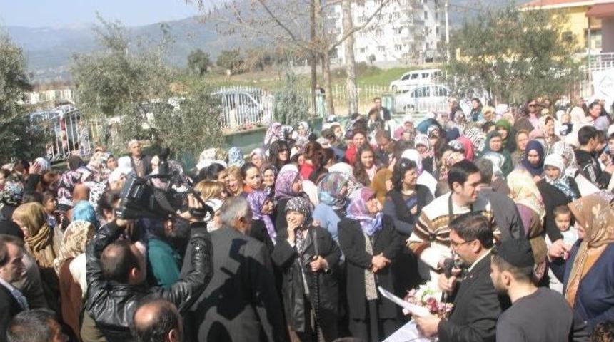 &Ouml;demiş&rsquo;ten 87 Kişi Umre'ye Uğurlandı