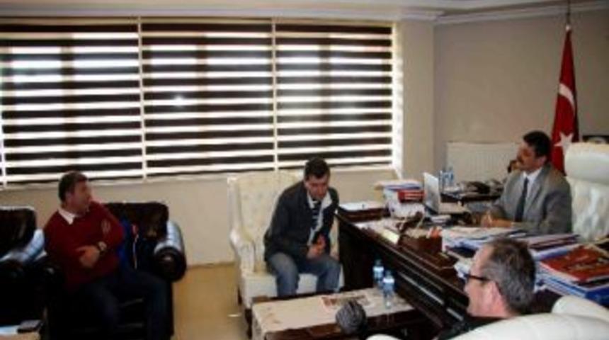 &Uuml;nl&uuml; Futbolcu Tanju &Ccedil;olak Bartın&rsquo;da