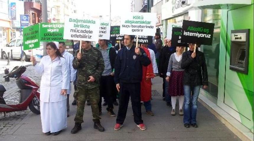 Alkolün Zararları Sokak Tiyatrosuyla Anlatıldı