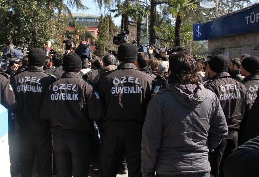 Protestocu &Ouml;ğrencilere &Ouml;zel G&uuml;venlik&ccedil;iler M&uuml;dahale Etti