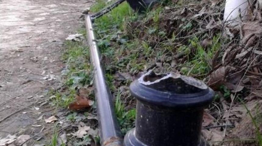 Aydınlatma Direkleri Yerinden S&ouml;k&uuml;ld&uuml;