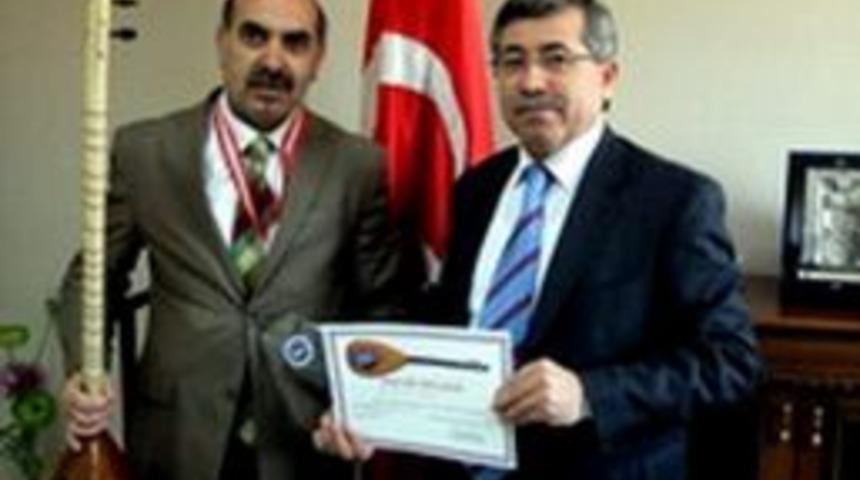 Aşık Muhsin Yaralı &lsquo;dadaloğlu&rsquo; &Ouml;d&uuml;l&uuml;n&uuml; Aldı