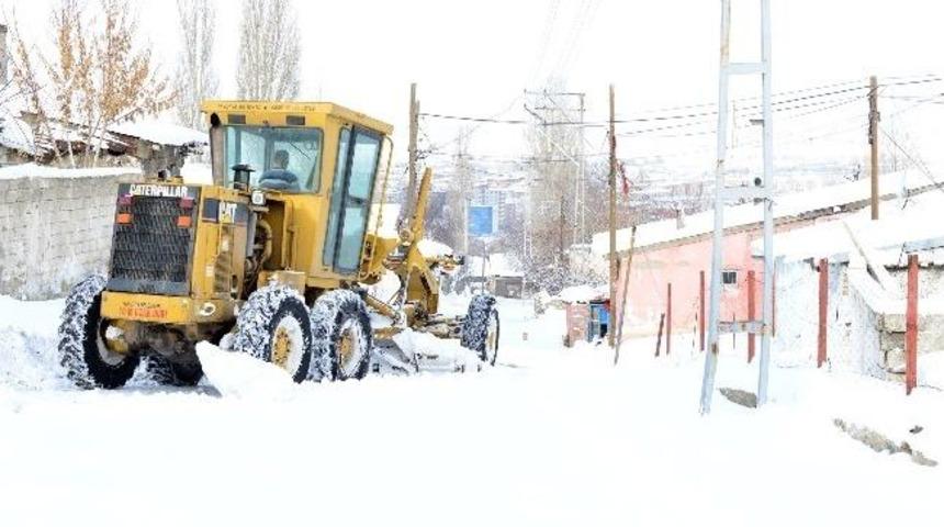 Yakutiye&rsquo;nin Karla M&uuml;cadelesi S&uuml;r&uuml;yor