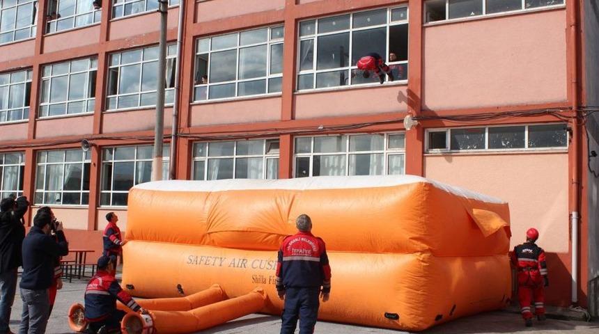 Deprem Tatbikatı Öğrencilerden Tam Not Aldı